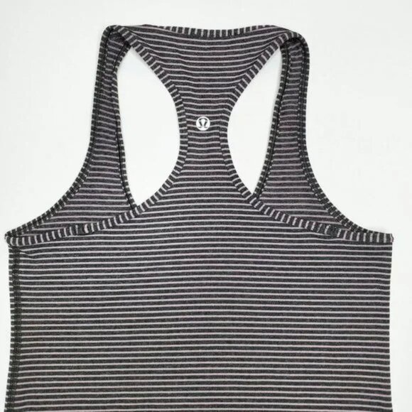 Lululemon racerback tank top - great condition! Size 4 - Picture 6 of 6
